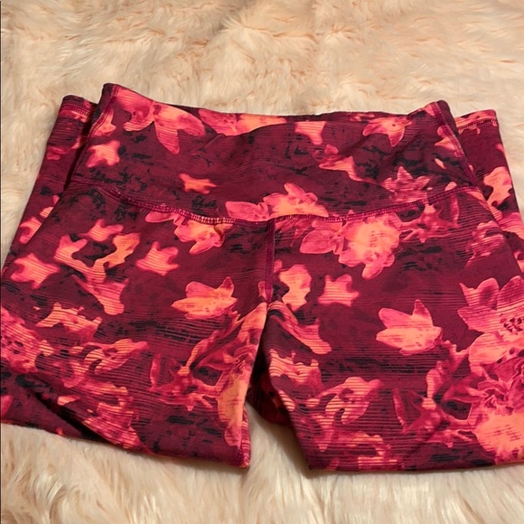 Old Navy floral print workout leggings - Picture 2 of 2